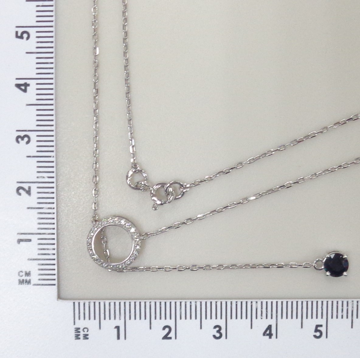 Колье из белого золота с сапфиром